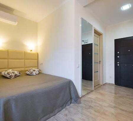 Yalcin Star Residence Diana'S Flat Batumi Exterior photo